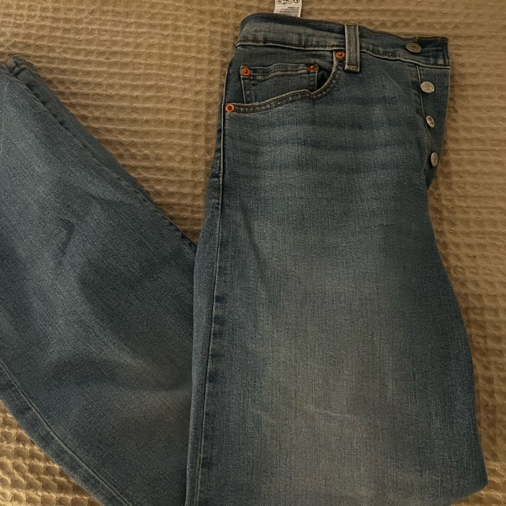 Levi’s Ribcage Straight - Picture 3 of 5